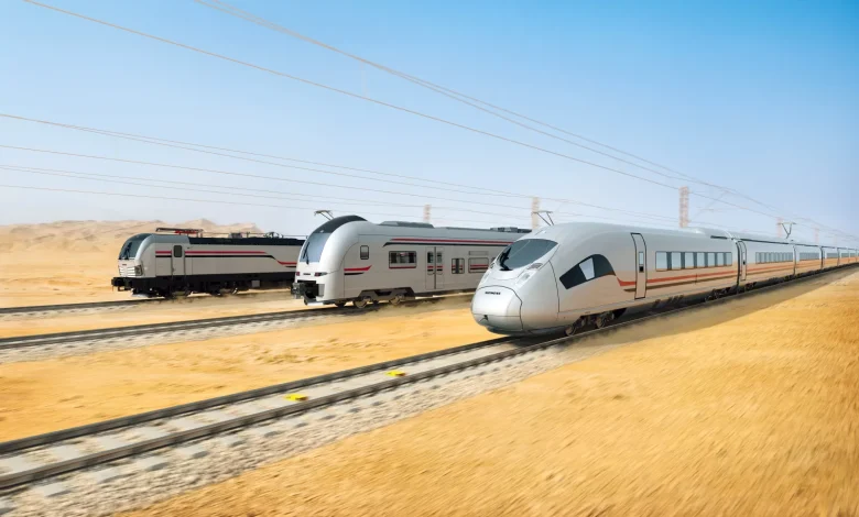 “النقل”-توقع-عقود-الأعمال-الكهروميكانيكية-لخطى-القطار-السريع-الثانى-والثالث 